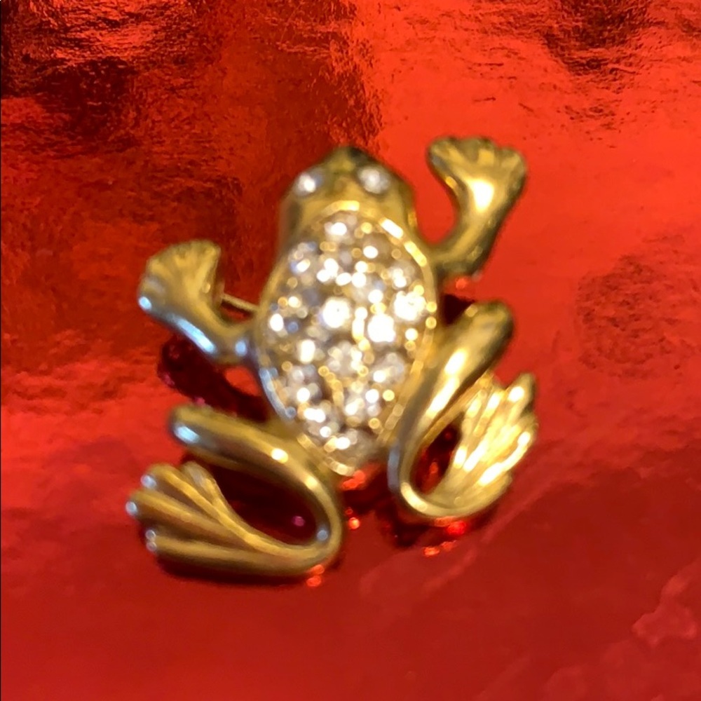 #Vintage Trifari Frog Brooch